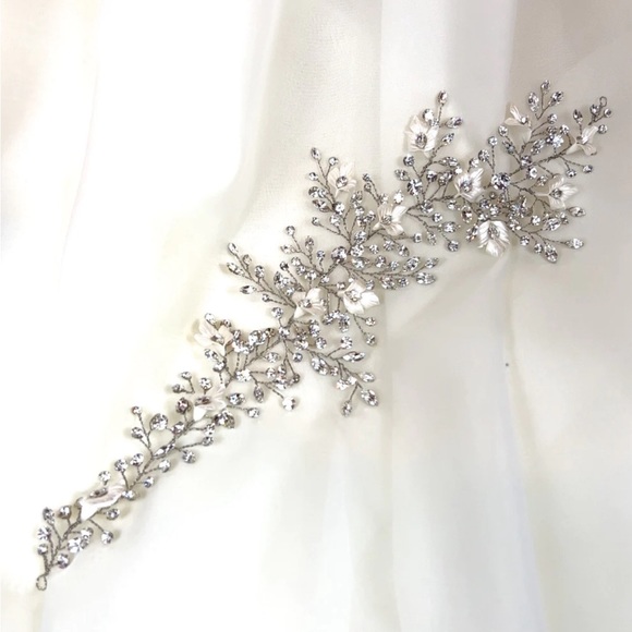 Luxury Bridal Headpiece / Crystal and Flower Branch Vine - Picture 12 of 12